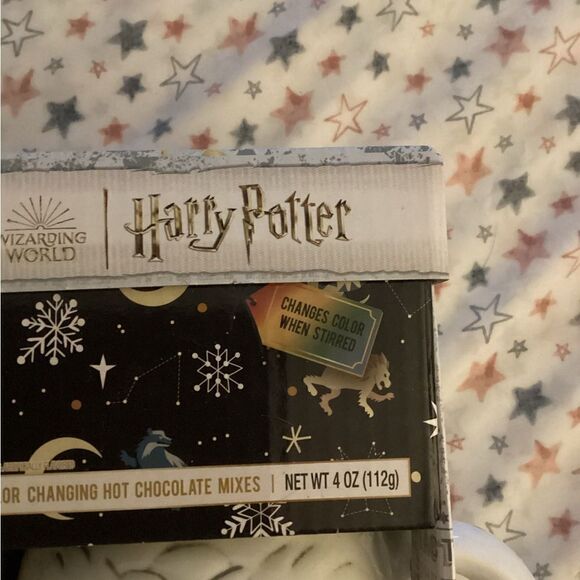 HARRY POTTER Magical Cocoa Mix & Mug Gift Set with Color Changing Cocoa Mix,Mug, - Picture 3 of 3